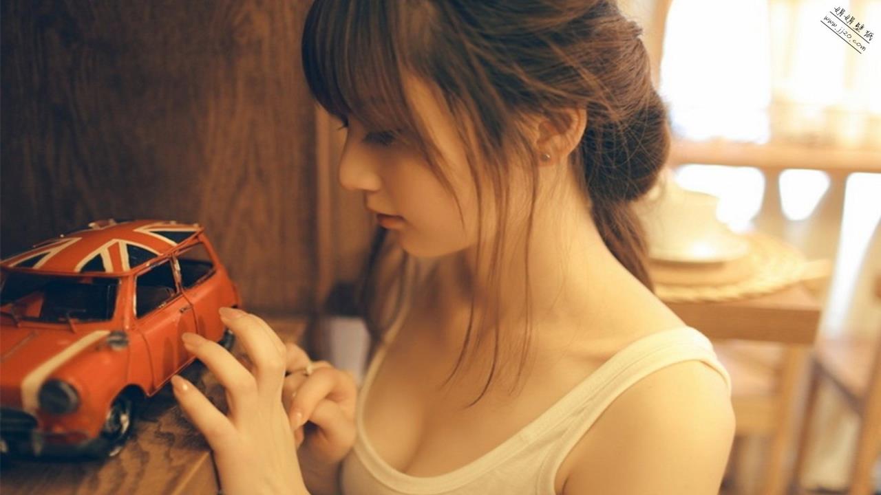 色中涩:  暗藏的激情与压抑的释放